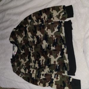 No Boudaries Size XXL Cozy Teady Bear Soft Camo Sweater